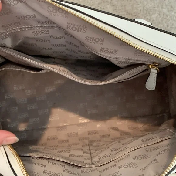 Michael Kors White Handbag - Picture 13 of 15